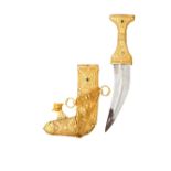 ‡ AN ARAB GOLD-MOUNTED DAGGER (JAMBIYA), 20TH CENTURY with curved double-edged blade formed with a
