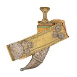 ‡ ˜AN ARAB DAGGER (JAMBIYA), EARLY 20TH CENTURY with curved double-edged blade formed with a low