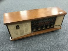 A mid 20th century Philco radio, model 100.