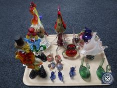A tray of assorted glass animal figures,