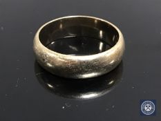 A 9ct gold band ring, size S CONDITION REPORT: 5.