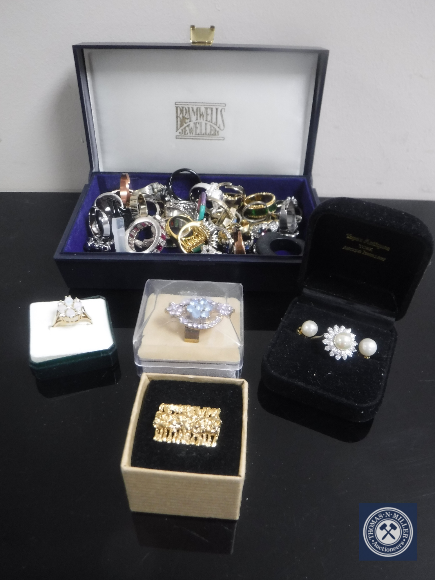 A box of dress rings (Q)