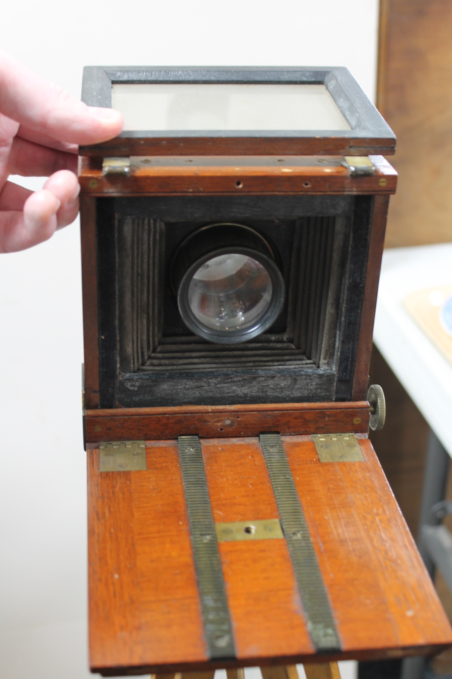 An early twentieth century mahogany and brass plate camera on tripod stand CONDITION - Image 2 of 7