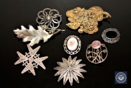 A group of silver jewellery including filigree brooches etc
