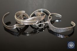 Five sterling silver bangles (5)