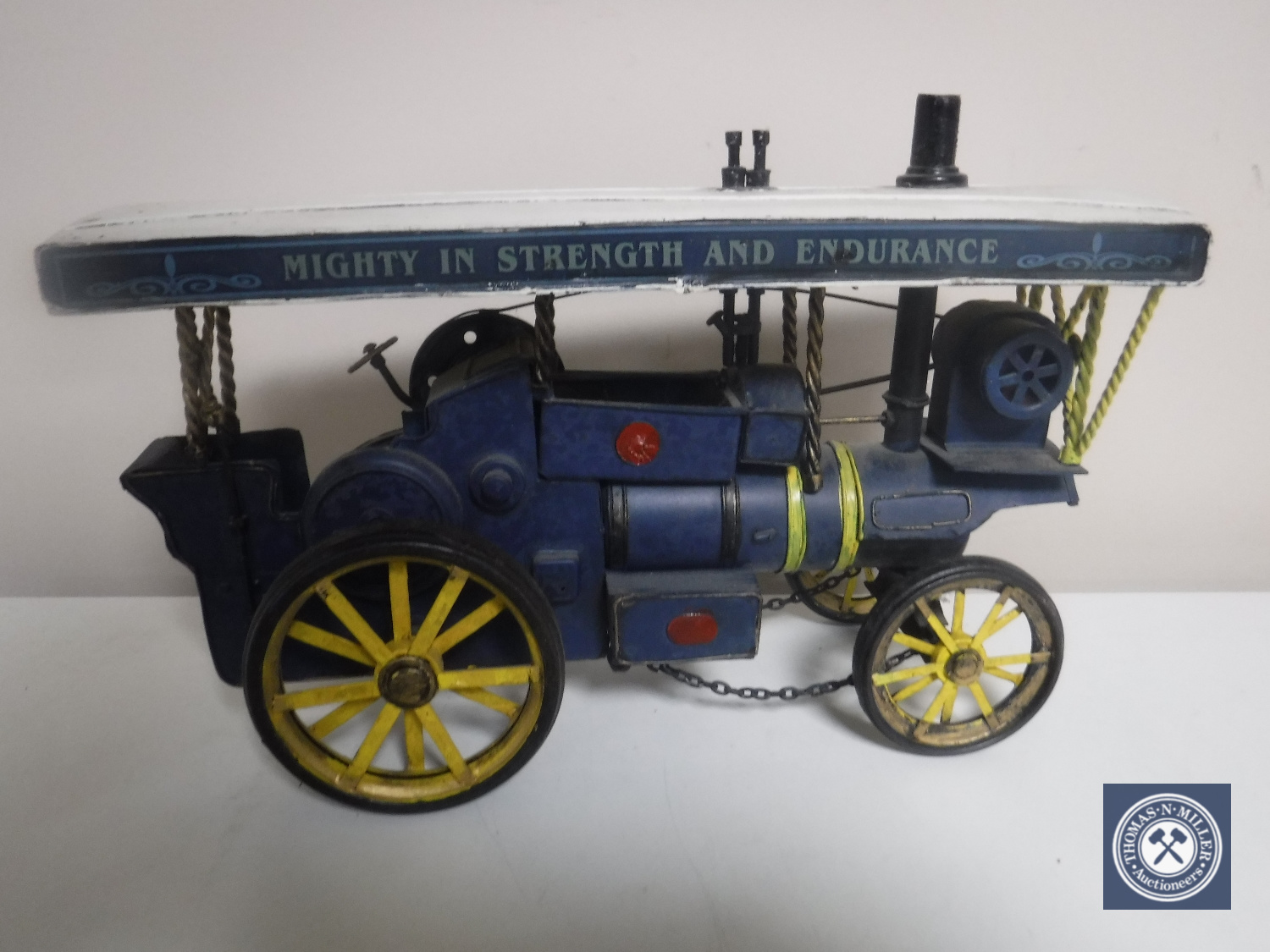 A tin model of a traction engine