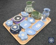 A tray of fifteen pieces of Wedgwood green,