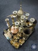 A tray of early 20th century and later brass ware