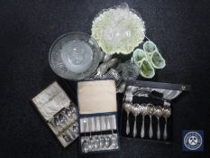 A tray of assorted glass ware, vaseline glass bowls,