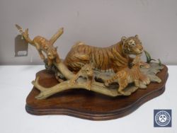 Weekly sale of antiques and collectables
