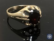 A 9ct gold garnet ring CONDITION REPORT: 2.