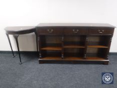 An inlaid mahogany Regency style set of bookshelves fitted three drawers together with a similar