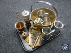A tray of brass jam pan, pestle and mortar, tankards,