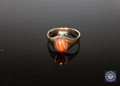 A 9ct gold agate dress ring, size M.