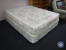 A 4'6 Vispring Regal Supreme divan and mattress CONDITION REPORT: This mattress