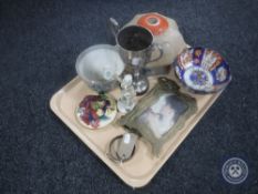 A tray of brass Art Deco photo frame, Imari bowl, Art Deco glass shade, Micheala Frey bangle,
