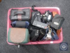 A box of assorted cameras, accessories and camera bags - Minolta 700,