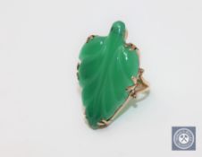 A high carat gold green jade set ring, size Q1/2 CONDITION REPORT: In good condition.