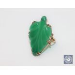 A high carat gold green jade set ring, size Q1/2 CONDITION REPORT: In good condition.