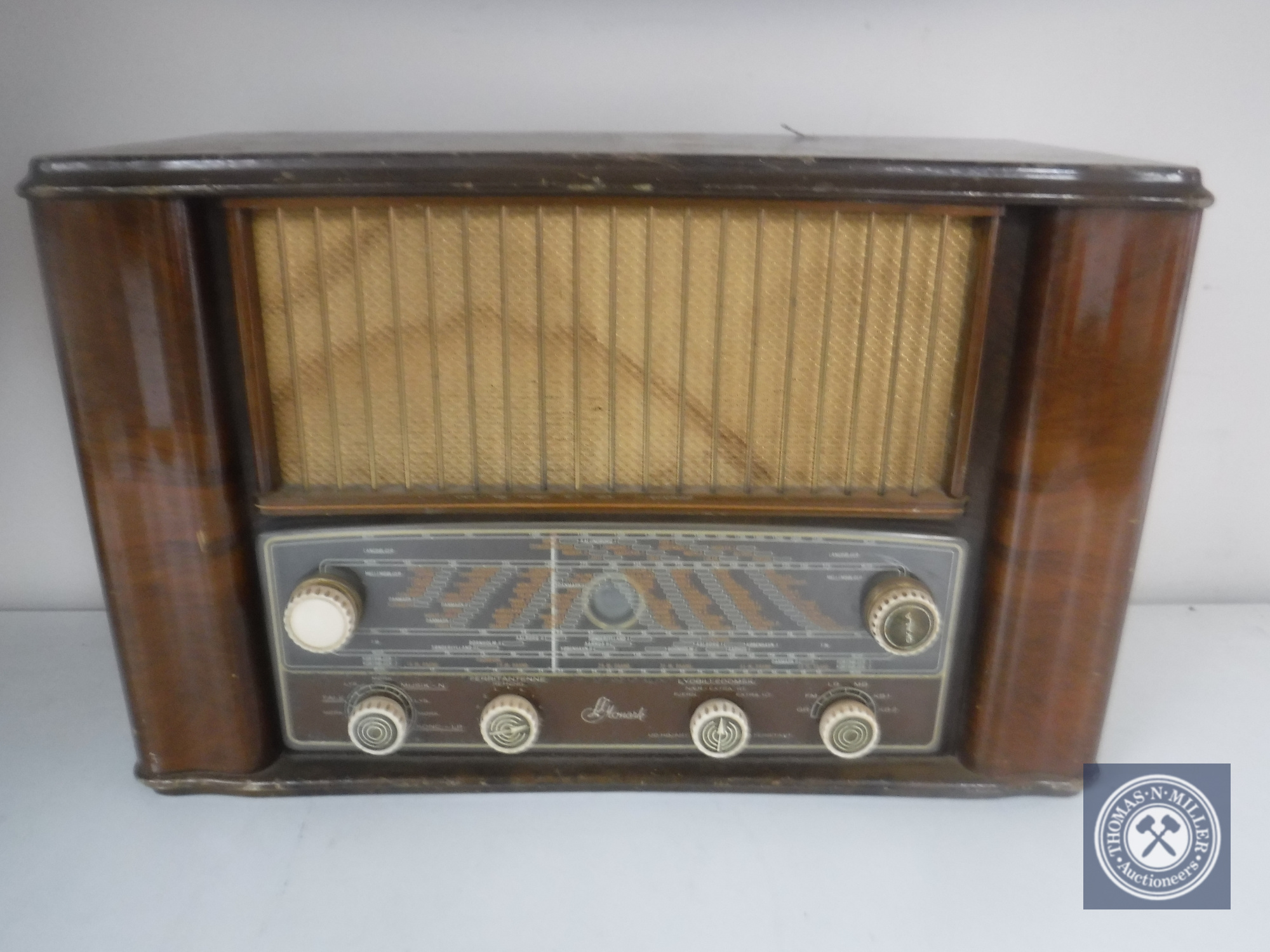 A mid 20th century walnut cased Mohawk 562 valve radio (continental wiring)