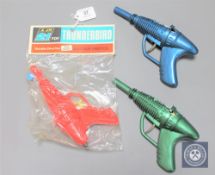 A J Rosenthal (Toys) Ltd Thunderbird 100 shot variable direction water pistol, factory sealed,
