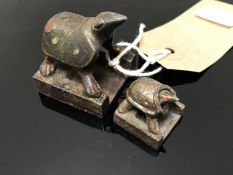 Two graduated bronze Chinese bronze seals in the form of terrapins