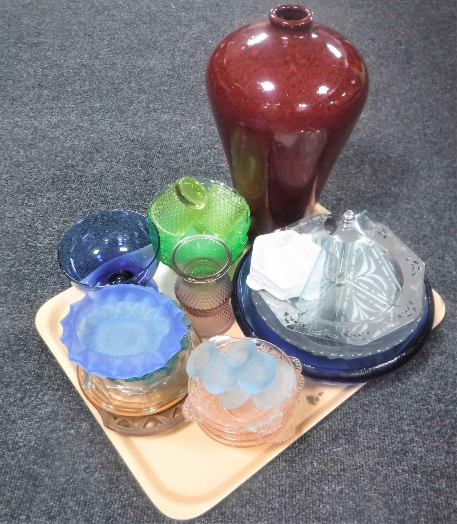 A tray of coloured glass together with a large pottery vase