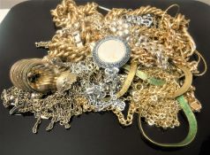 A bag of costume jewellery (Q)