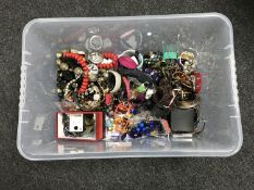 A tub of a large quantity of assorted costume jewellery