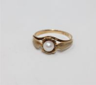 A 14ct gold pearl ring, size O CONDITION REPORT: 2.