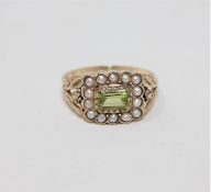 A 9ct gold peridot and pearl ring,