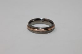 A gold and titanium wedding band, size U CONDITION REPORT: 4.