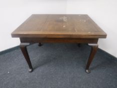 An Edwardian mahogany pull out dining table