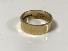 An 18ct gold band ring CONDITION REPORT: 4.