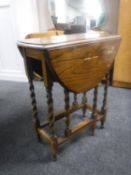 An early 20th century oak drop leaf table