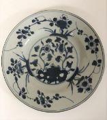 An 18th century Chinese blue and white plate decorated with vine and leaf, diameter 22 cm.