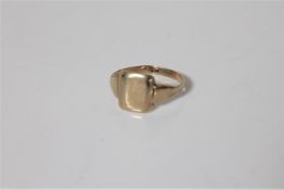 A 9ct gold signet ring CONDITION REPORT: 3.2g.