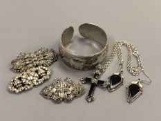 A collection of silver and white metal jewellery to include Sterling silver clip brooch,