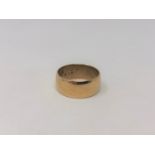 A 9ct gold band ring, size O CONDITION REPORT: 5.