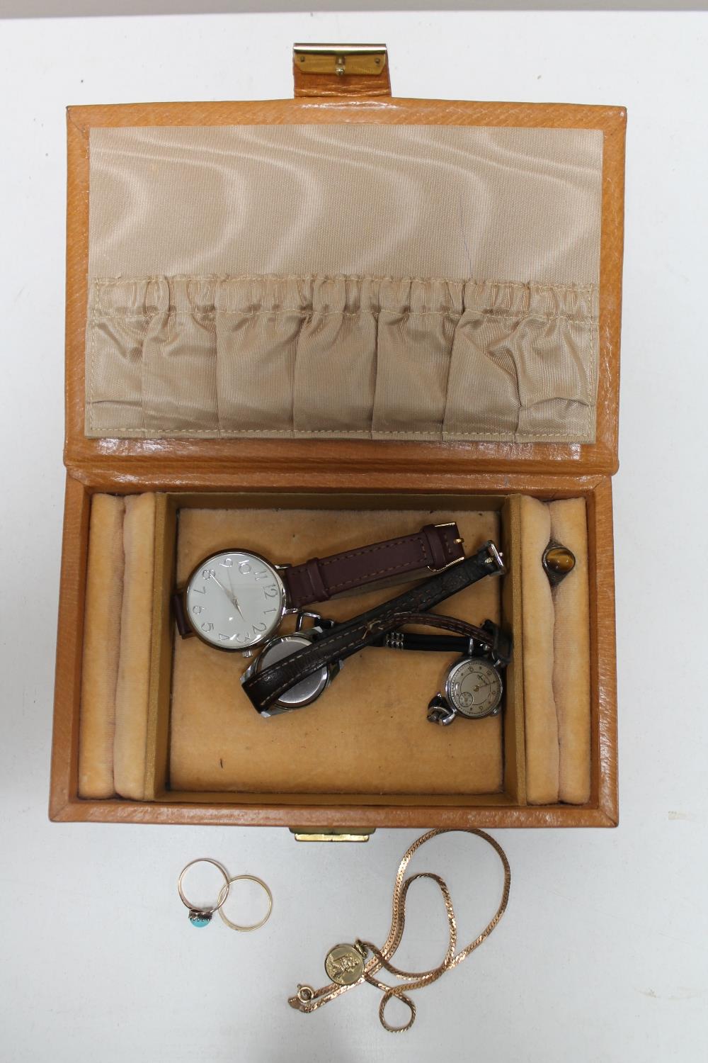A jewellery box containing 9ct gold St.