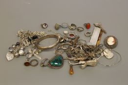 A collection of silver jewellery