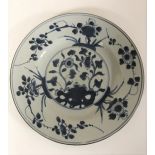 An 18th century Chinese blue and white plate decorated with vine and leaf, diameter 22 cm.