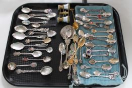 A tray of tourist tea spoons including fifteen examples of sterling and continental silver plus a