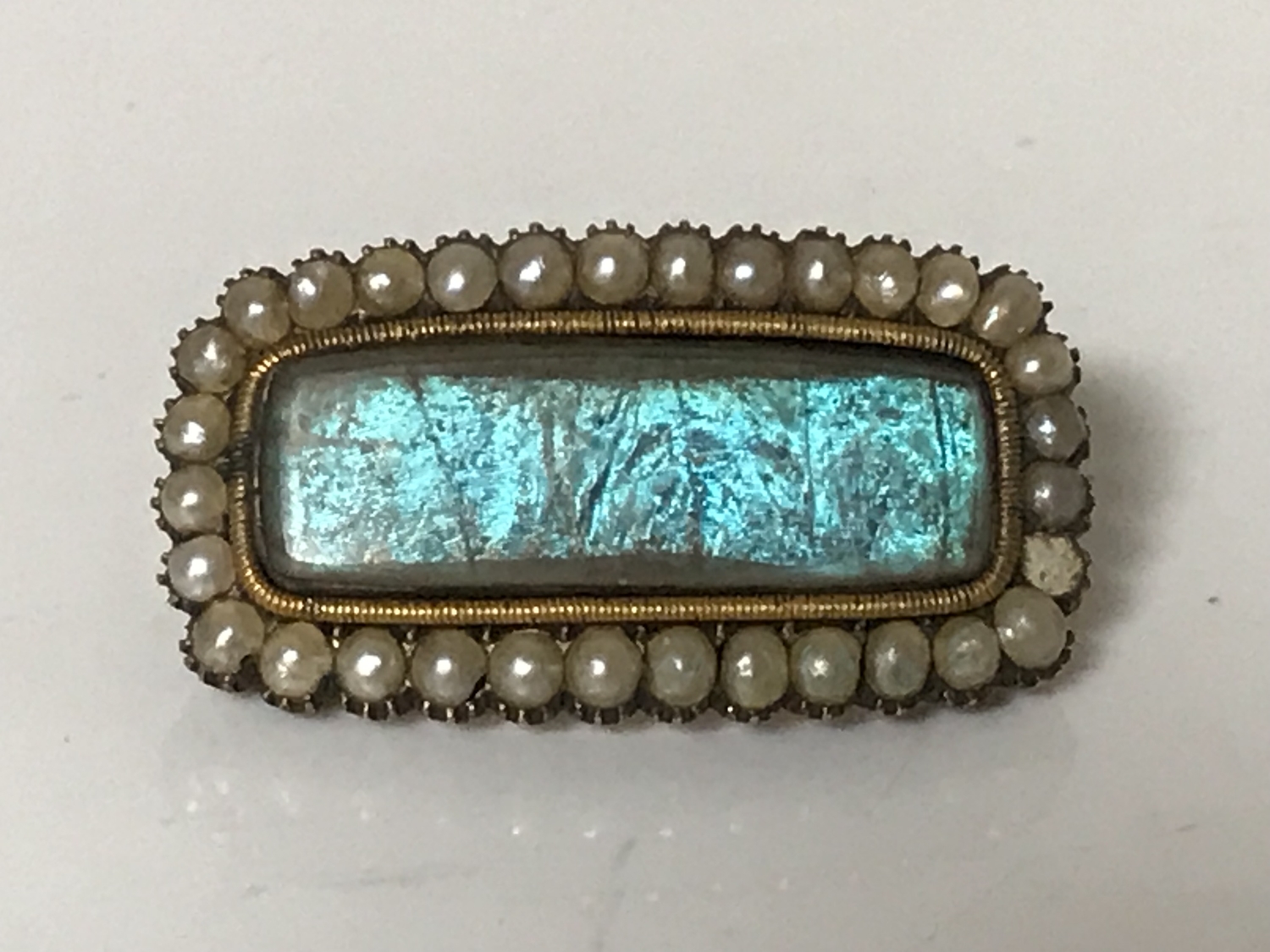 A Georgian yellow gold memoriam brooch dated 1816 set with split pearls
