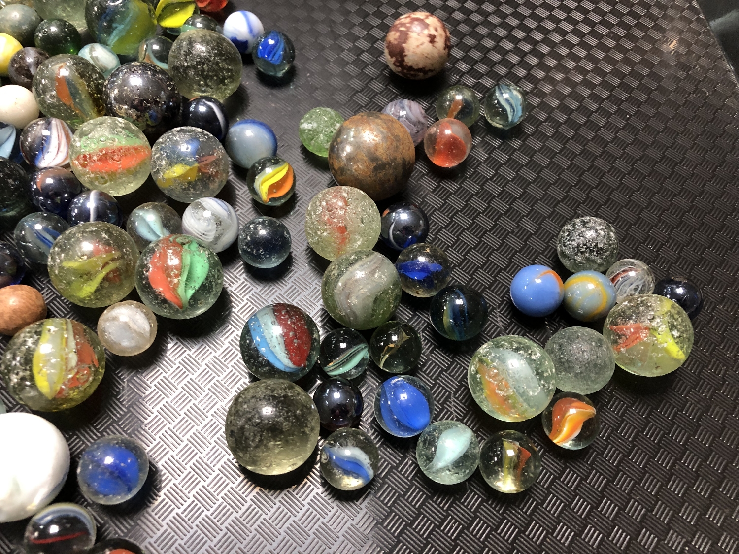 A box of miscellaneous - glass storage jar of marbles, part trinket set, - Image 3 of 4