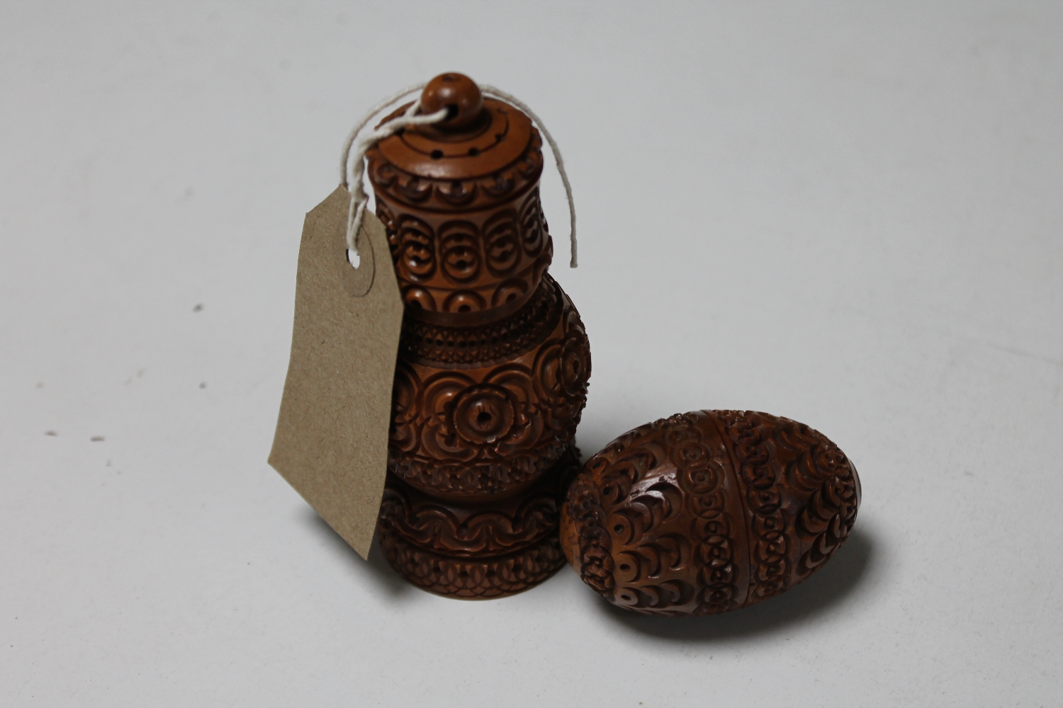 A carved coquilla pot and a carved egg