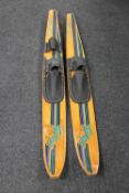A pair of Toper Pro water spite water skis