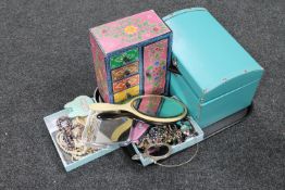 A tray of assorted jewellery boxes, costume jewellery,