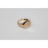 A gent's 9ct gold signet ring CONDITION REPORT: 8.