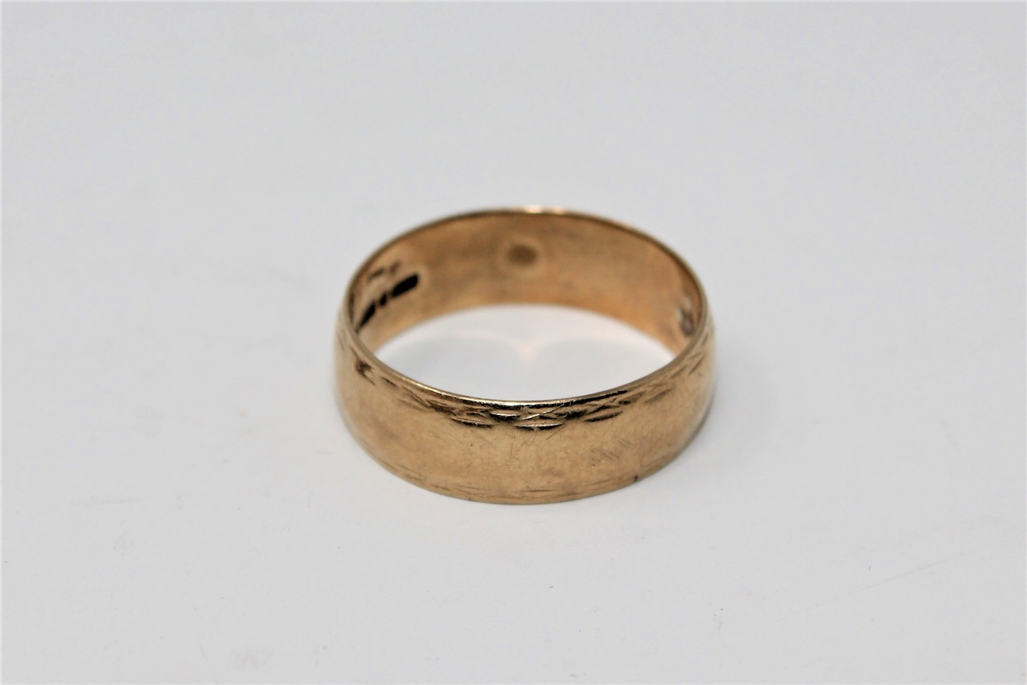 A 9ct gold band ring CONDITION REPORT: 4.